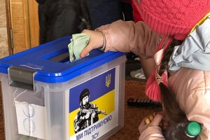Поки українці віддають останню копійку на ЗСУ, волинські посадовці «заробляють» сотні тисяч гривень