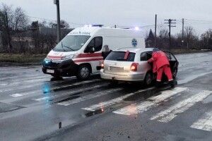 У Рівному на переході під колеса автомобіля потрапила пенсіонерка