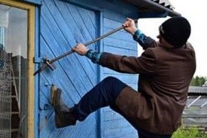 На Волині злодій прихопив із собою не тільки гроші, а й мотокоси