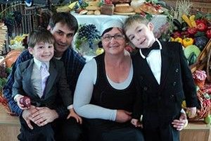«НАС ТАМ НАЗИВАЛИ БАНДЕРІВЦЯМИ, А ТУТ ТЕЖ НІБИ ЗА ЧУЖИХ МАЮТЬ»