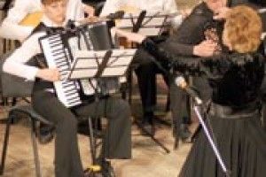 МОЛОДІ І ТАЛАНОВИТІ