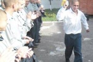 ЩОБ НЕПОВНОЛІТНІ НЕ ОПИНИЛИСЬ ЗА БОРТОМ