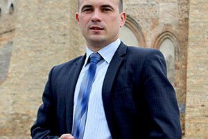 МИ ХОЧЕМО ЗАБЕЗПЕЧИТИ МИР І ГІДНЕ ЖИТТЯ*
