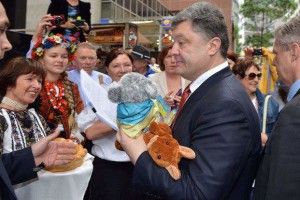 В Адміністрації Президента «загубили» подарунки Білого дому для Порошенка