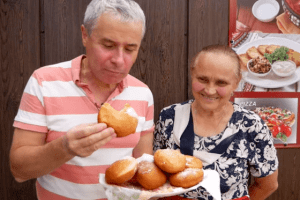 Світязькі пончики: господині не захотіли впускати на свою кухню Костянтина Грубича (Відео)