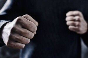 Побив до непритомності та відібрав сумку: жителя Львівщини на Волині судять за розбій