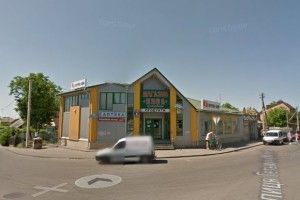 На вулиці Рівненській продавали пиво після 22 години