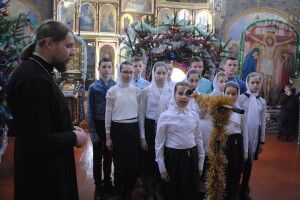 На Ратнівщині колядників солодкими дарунками частували (Фото)