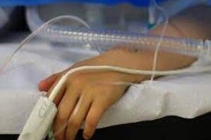 Посадовець збив дівчинку та втік: дитина померла в лікарні