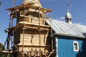 У ШЕЛЬВІВСЬКІЙ ЦЕРКВІ ОНОВЛЯТЬ ДЗВІНИЦЮ*
