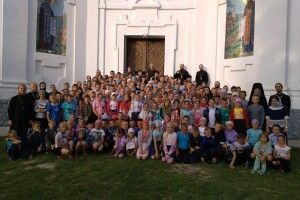 Діти з Рожищенського району йшли пішки до Чарторийської обителі (Фото)