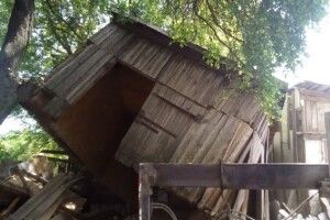 У Луцьку знесли три споруди, встановлені незаконно (фото)
