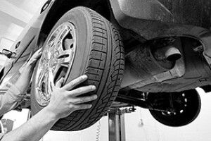 БЕЗ НАЛЕЖНОГО ТЕХОБСЛУГОВУВАННЯ АВТОМОБІЛЬ ДОВГО СЛУЖИТИ НЕ БУДЕ*