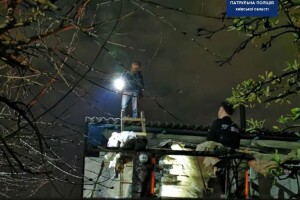 Самогубець-невдаха порізав руки і живіт та стрибнув з даху