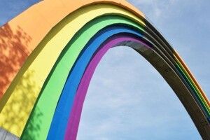  Поряд з кольорами веселки на Арці дружби буде орнамент вишиванки