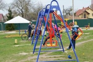 Чудово обладнані дитячі майданчики у волинських селах – уже не дивина