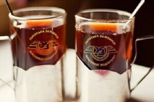 «Укрзалізниця» зрівняла вартість чаю, кави та води у своїх поїздах