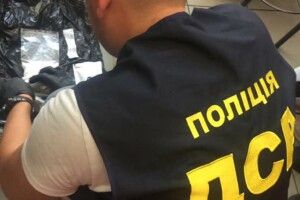У Луцьку на гарячому затримали чоловіка і жінку, які збували наркотики через закладки 