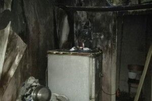 Вдосвіта рятувальники Нововолинська вивели із задимленої квартири жінку: деталі