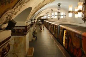 Московське метро вбиває: поїзд вдарив дівчину по голові