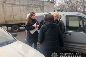 Рівнянка так «бухнула», що доньку-першокласнцю зі школи забрати забула (фото, відео)