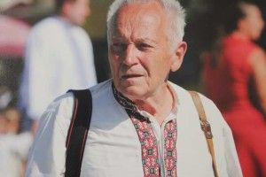 І досі не зрадив своїй чорно–білій любові