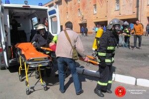 На Рівненщині пожежа в гуртожитку – двох студентів рятували з димової пастки (фото)