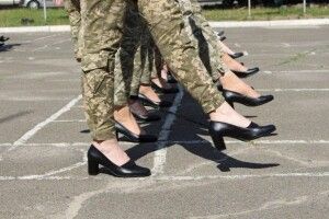 Зганьбилися на весь світ: іноземні ЗМІ написали про скандал навколо курсанток та підборів