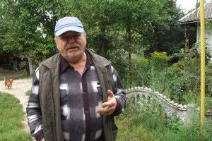 72-річний пенсіонер прихистив 12 переселенців (Відео)
