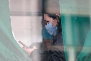 Коронавірус мутуватиме, з ним доведеться жити завжди: експерт дала прогноз щодо COVID-19