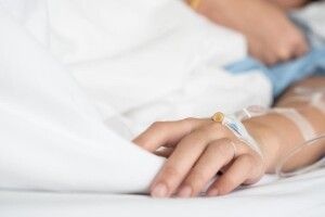 Чоловік облив дружину бензином та підпалив