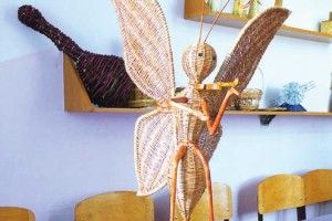 Пані Наталія навчила цвіркуна грати на скрипці