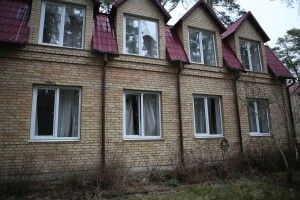 Вкрали чашу від Папи Римського і навіть старі кросівки: окупанти розграбували духовну семінарію