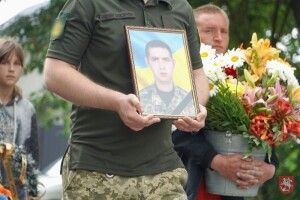 Володимирчани попрощалися із полеглим захисником Олегом Сичевським 