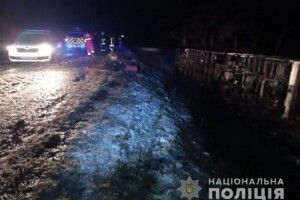 Водій з Рівненщини віз автобусом заробітчан до Польщі і перекинувся