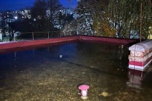 Залило, як в басейні: у місті на Волині з даху садочка відкачували воду 
