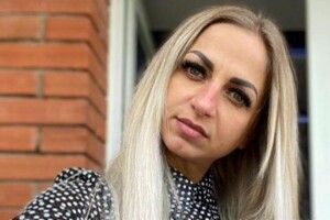 Ночувала в авто та плакала через проблеми: загадково померла 34-річна жінка (Фото)