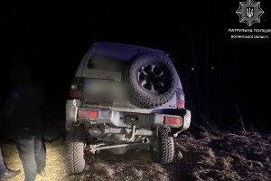 На Волині водій-порушник із пасажиром вночі втікали від поліцейських (Фото)