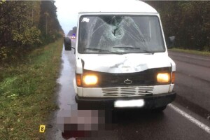 Поліцейські не знають, хто сьогодні загинув під колесами буса на Рівненщині