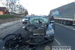 Біля Луцька у фуру врізався легковик (Фото)