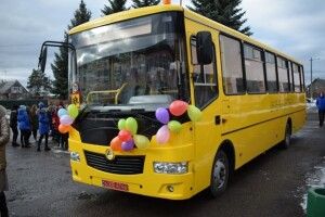 Для 4-х шкіл Рівненщини закупили інклюзивні автобуси