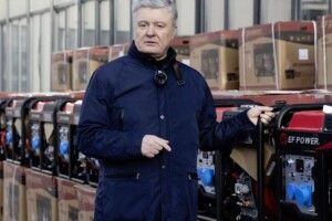 Порошенко з волонтерами купив 150 генераторів і розказав, куди вони підуть