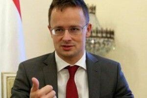 Росія анексовує українські території, Угорщина – українських громадян