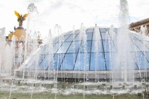 На Майдані Незалежності у Києві заспівали фонтани