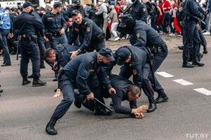 У Мінську силовики стріляли в повітря