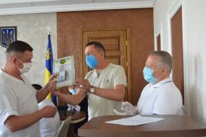Ковельському підприємцю Семенюку вручили медаль від військових за волонтерство на користь атовців