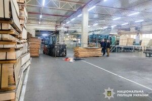 Трагедія на підприємстві: на Рівненщині під колесами навантажувача загинула жінка з Волині 