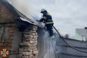 У житловому секторі Луцького району горіла господарча споруда