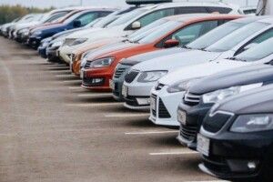 Луцькі депутати зробили комунальною парковку щодо якої є судовий спір
