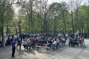 Мер Ковеля вирішив у парку прозвітувати перед громадою про пророблену роботу 